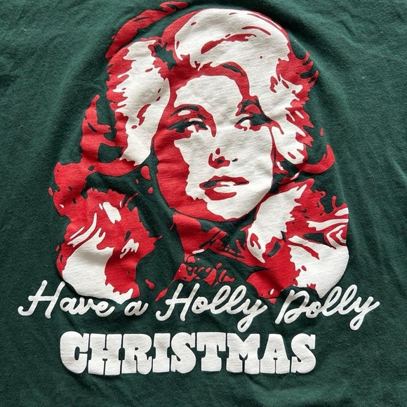 Holly Dolly Christmas T-Shirt Size Small - 100% Cotton Hunter Green Cropped Tee - Picture 6 of 8